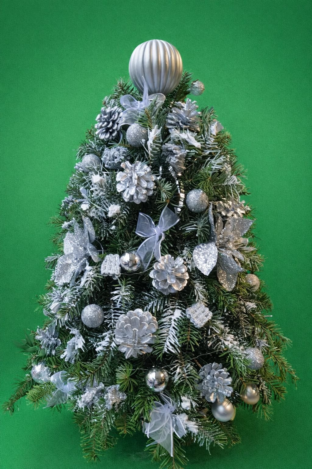 Gümüş Işıltı Yılbaşı Ağacı