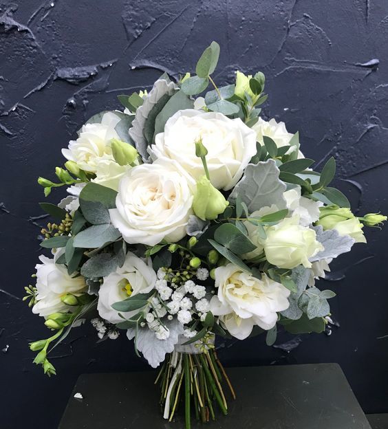 Beyaz Zarafet Gelin Buketi